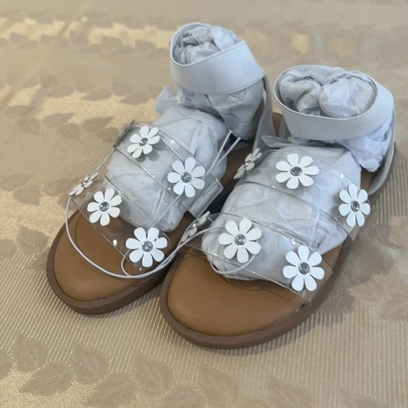 Steve Madden Kids Jashlin Daisy Embellished Sandal - Picture 5 of 11